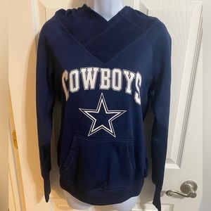 Woman’s Therma Fit Dallas Cowboys Hoody size M